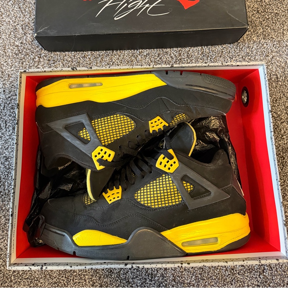 Jordan Retro 4 in Black and Tour Yellow